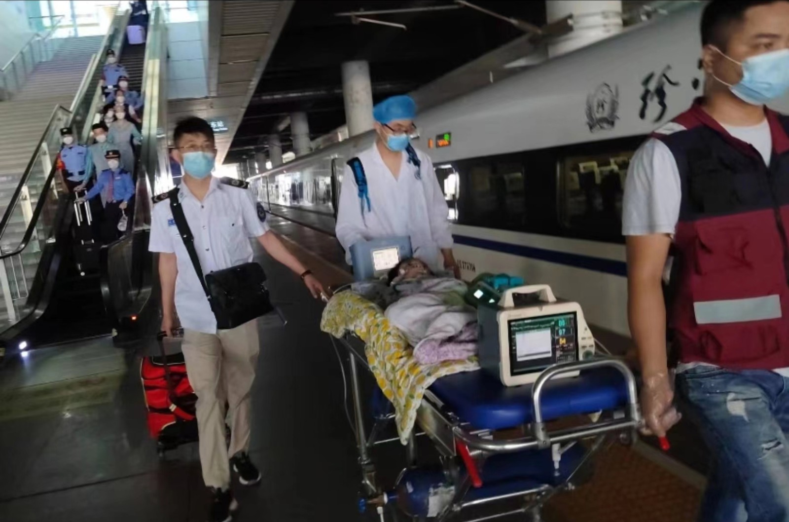 新源县高铁转运公司